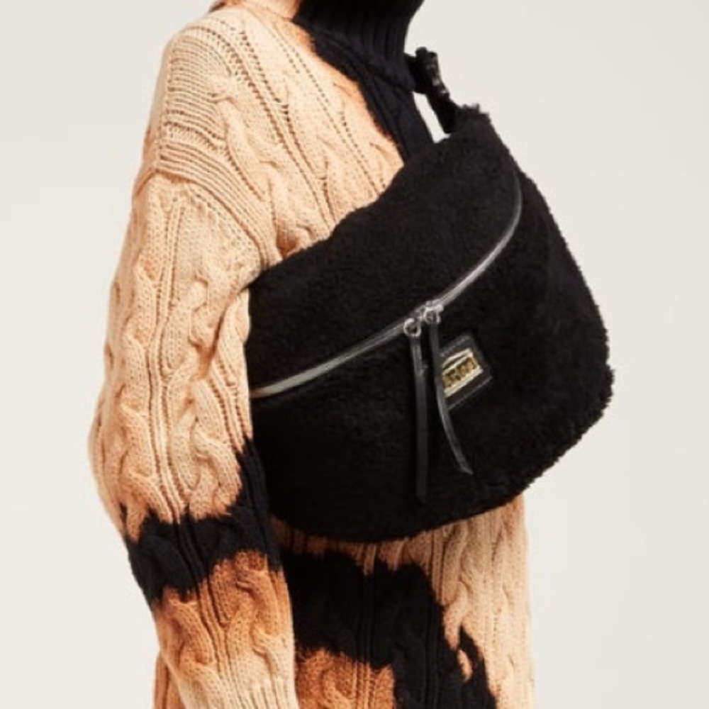 Aries sheepskin Elis bag in Black